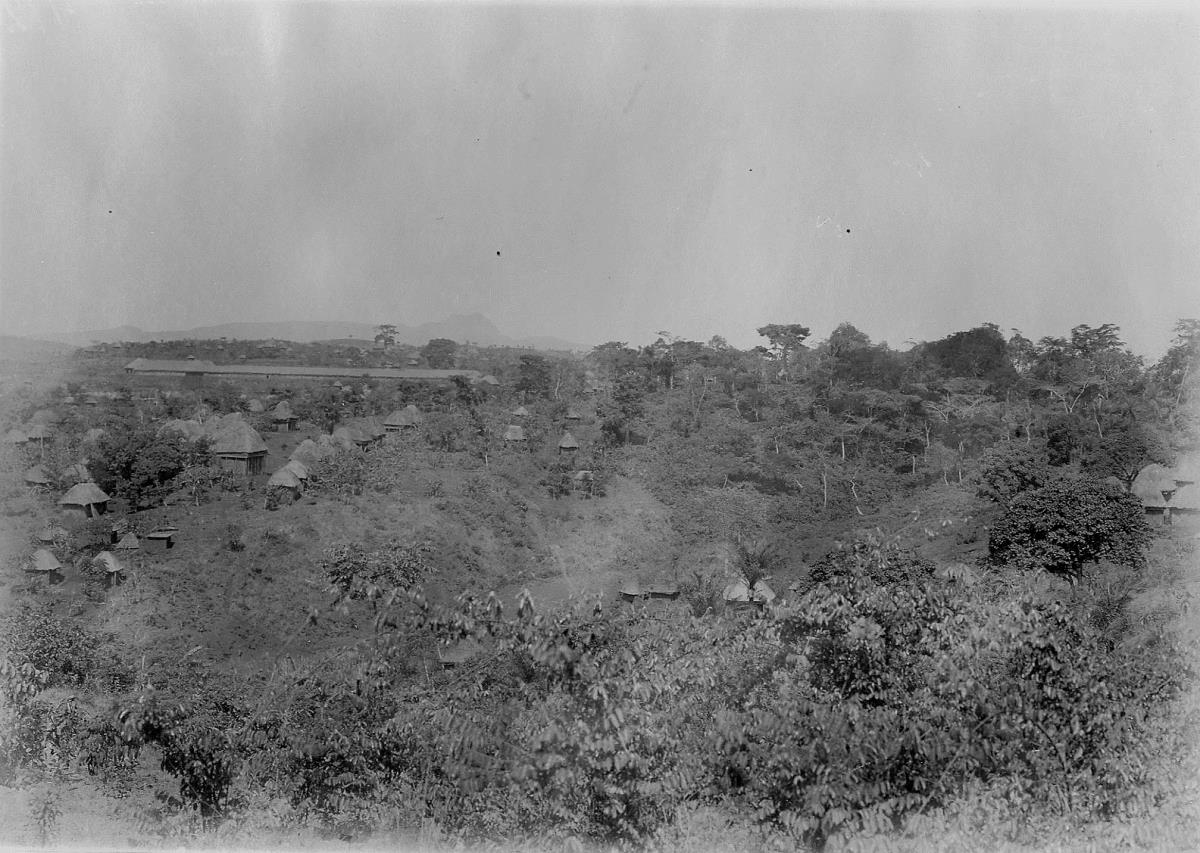 Landschaft mit Siedlung