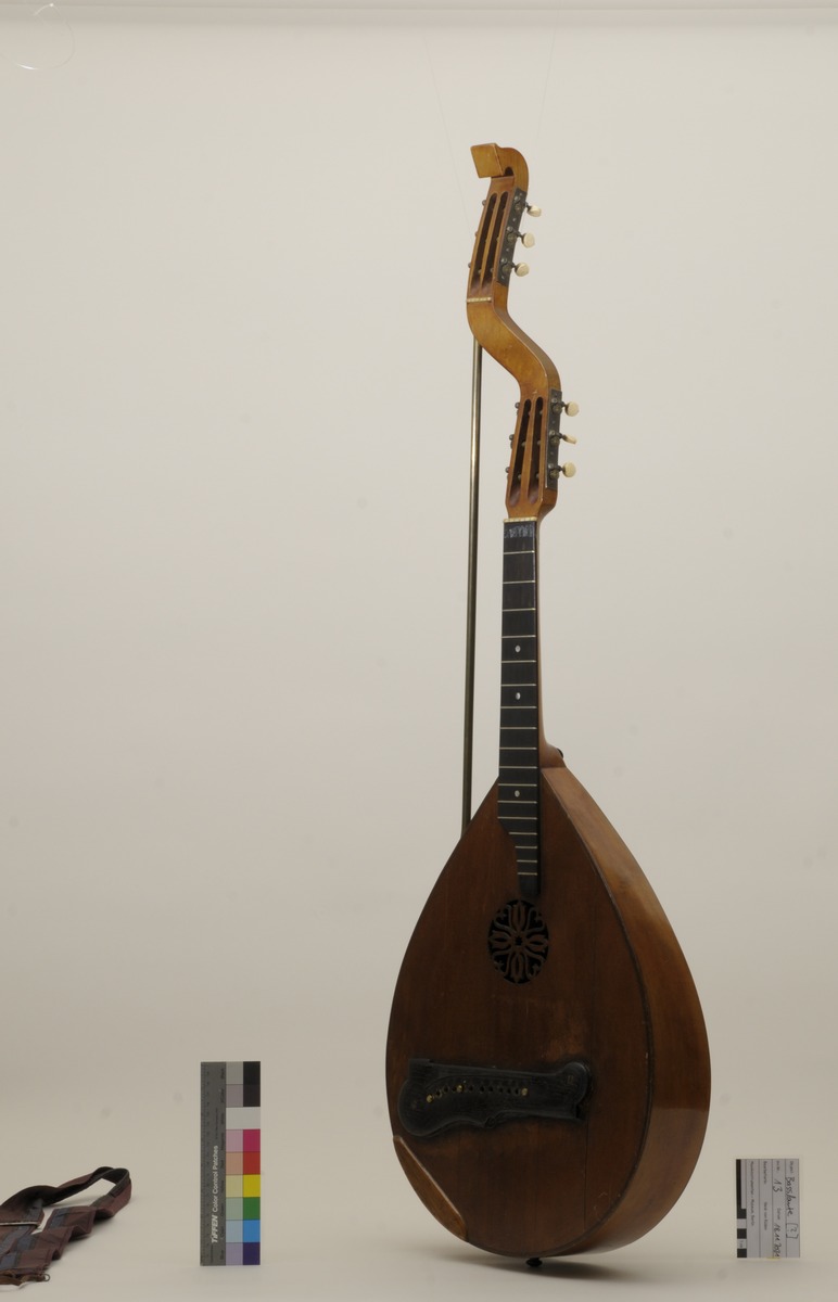Bassgitarre in Zisternform