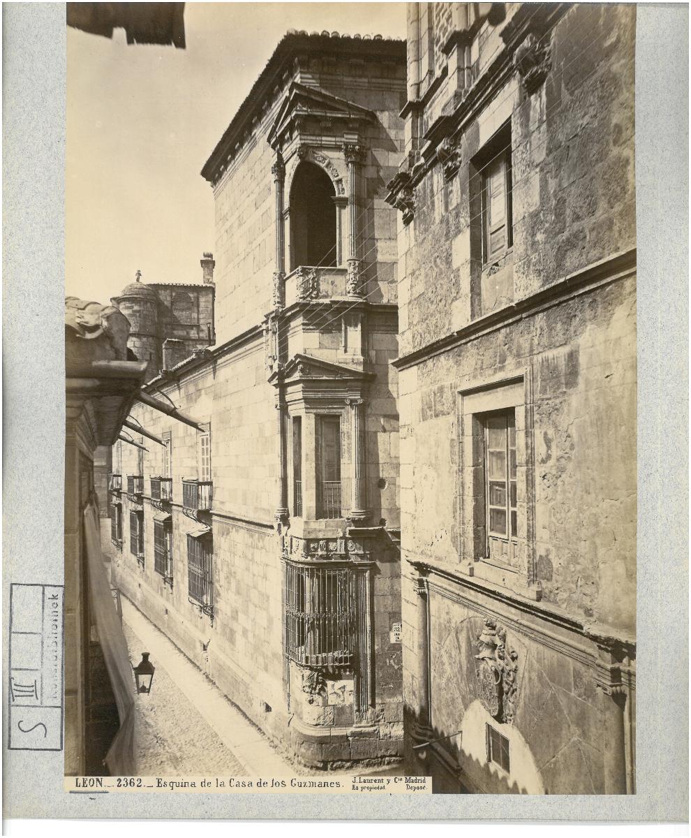 León, Palacio de los Guzmanes, Ecke