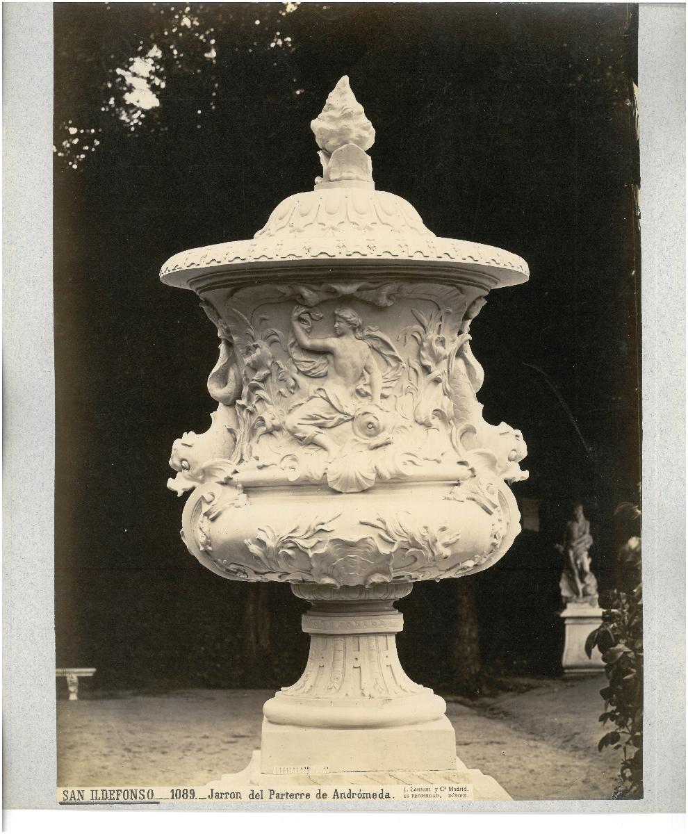 Segovia, La Granja de San Ildefonso, Park, Parterre de Andrómeda, Vase