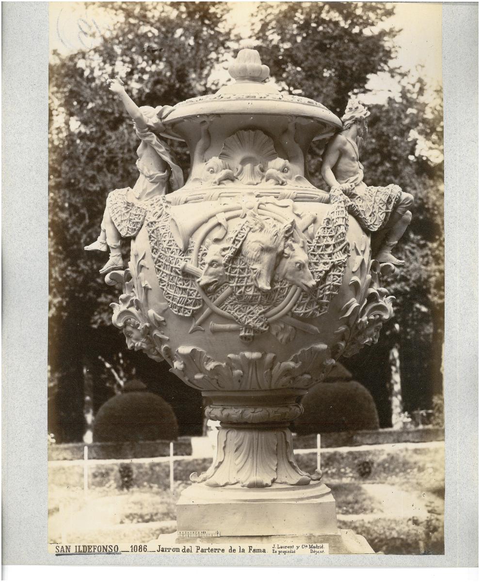 Segovia, La Granja de San Ildefonso, Park, Parterre de la Fama, Vase