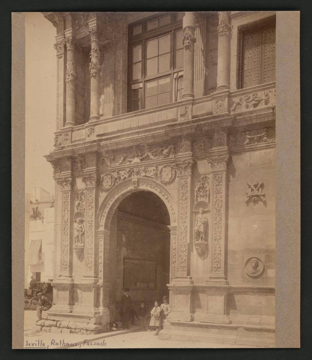 Sevilla, Rathaus, Fassade und Ecke