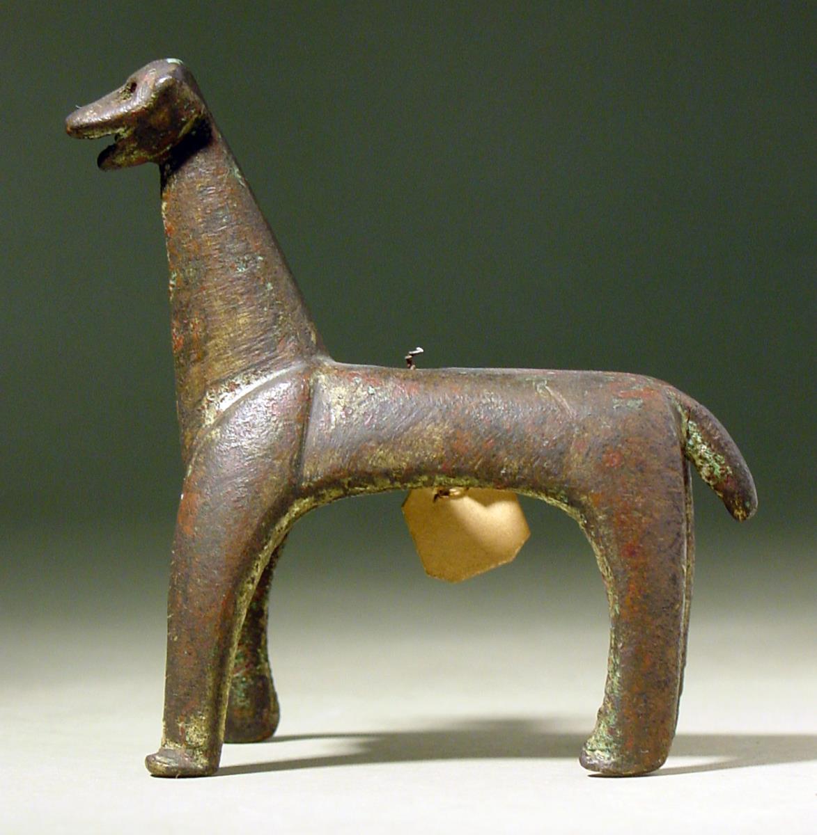 Primitive Statuette eines Pferdes mit Loch im Rücken