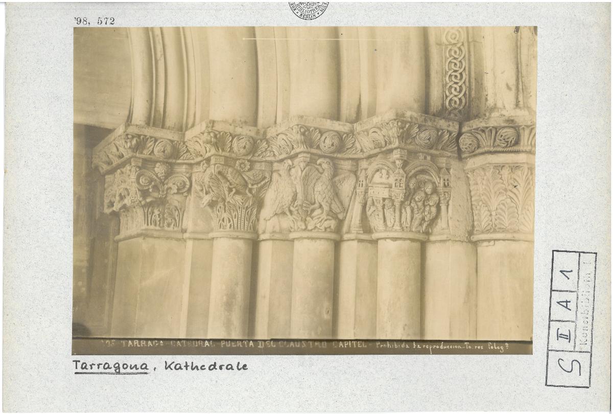 Tarragona, Kathedrale, Eingangstür zum Kreuzgang, Kapitell