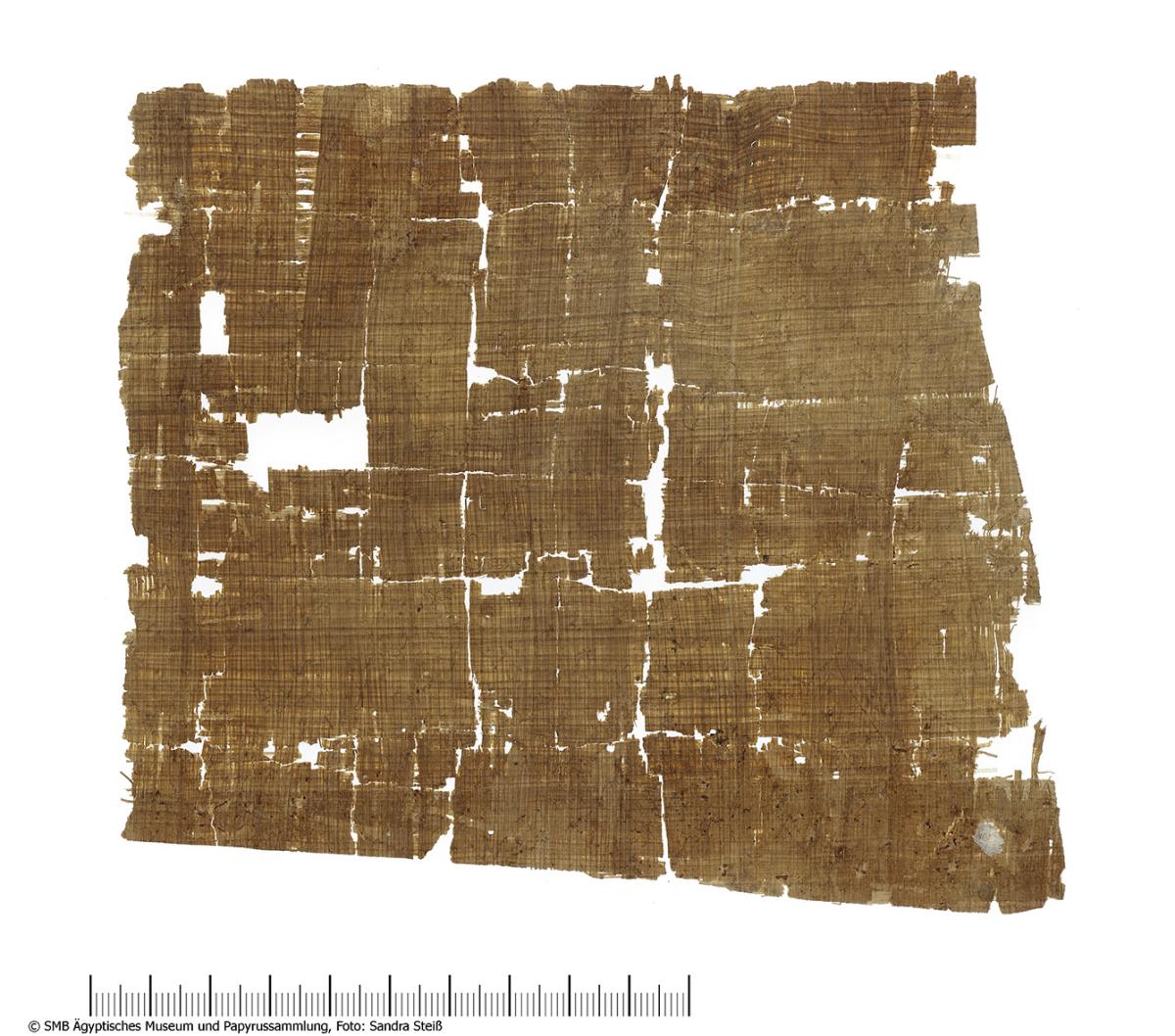 Koptischer Papyrus mit Namen von Engeln und Uroboros als Schutzamulett