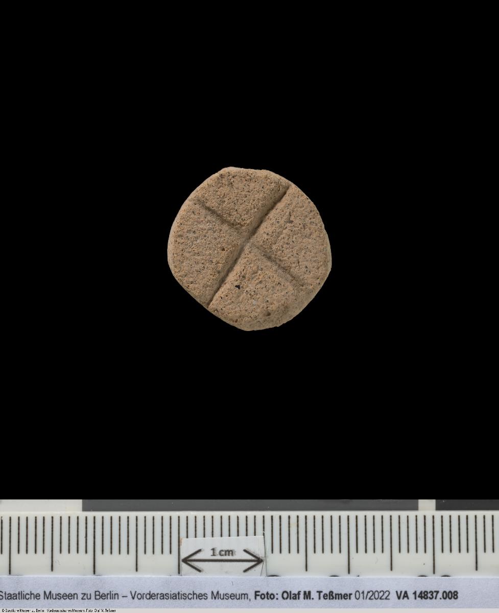 Zählmarke (Token) kleine Tonscheibe mit eingeritztem Kreuz