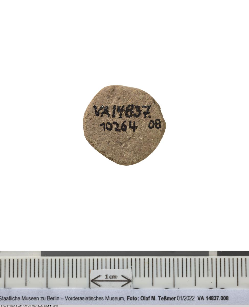 Zählmarke (Token) kleine Tonscheibe mit eingeritztem Kreuz
