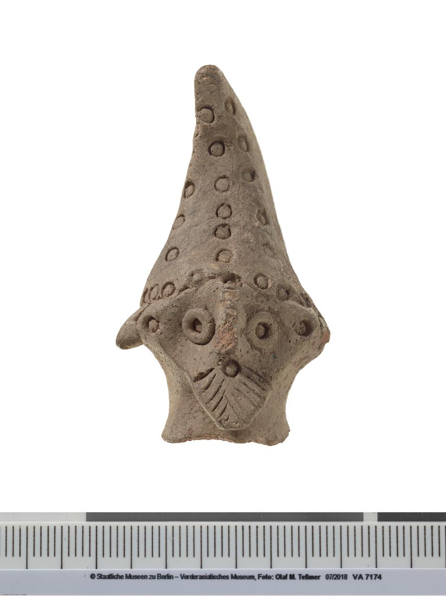 Kopf einer männlichen Terrakotte
