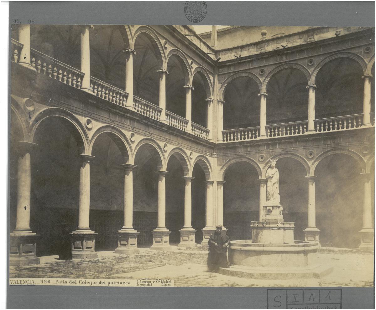 Valencia, Colegio del Patriarca, Innenhof