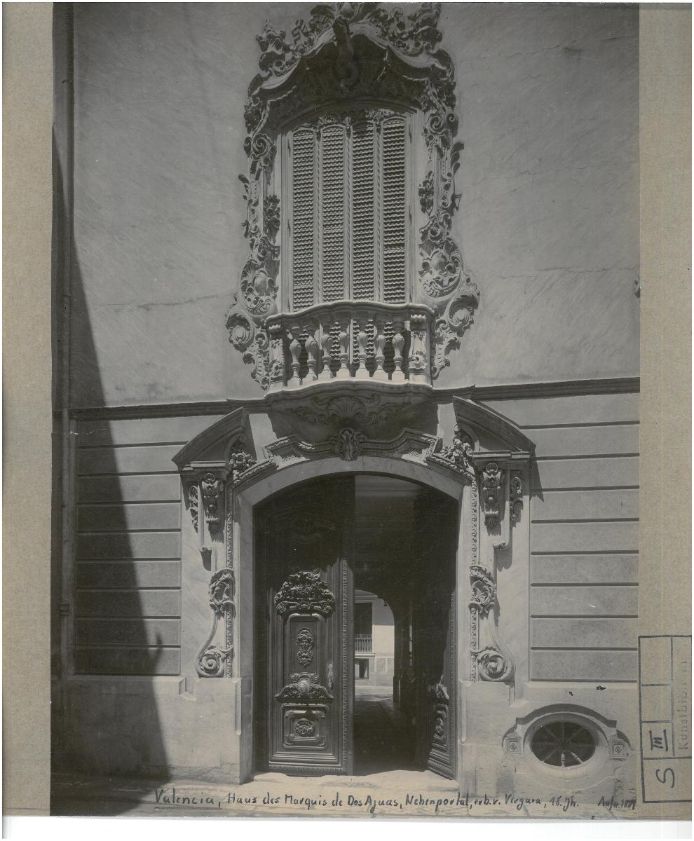 Valencia, Palacio del Marqués de Dos Aguas, Nebenportal