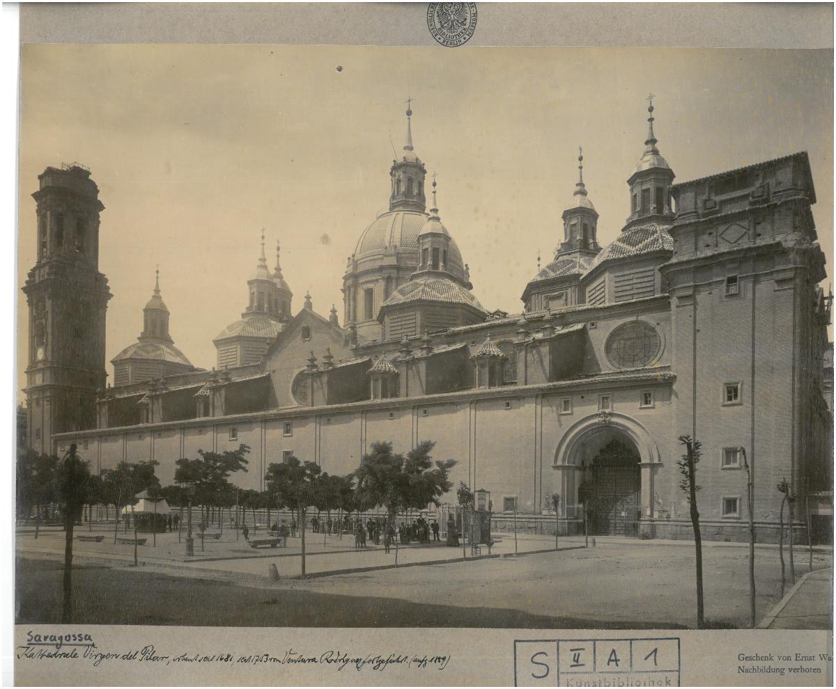 Zaragoza, Basilika Nuestra Señora del Pilar, Aussenansicht