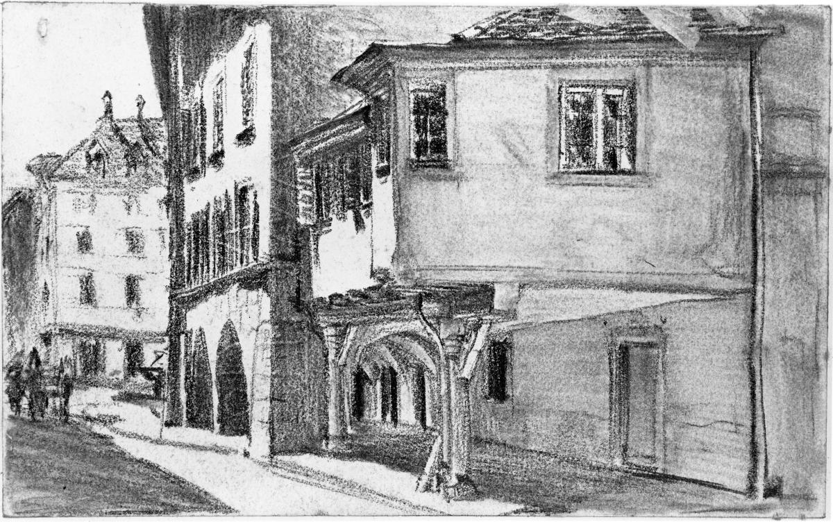 Straße mit Wohnhäusern und Laubengang