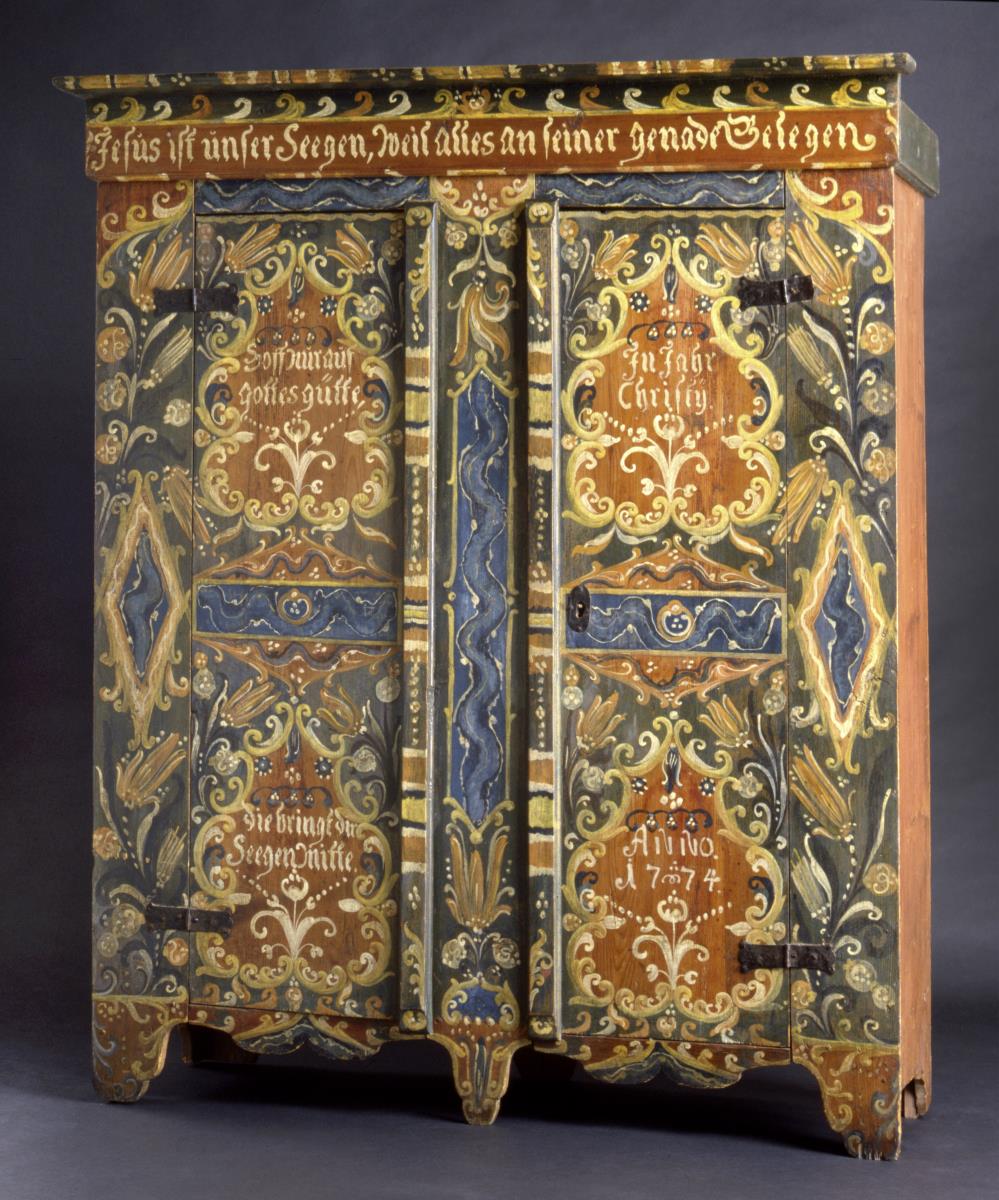 Jesus ist unser Seegen, weil alles an seiner Gnade gelegen. Hoff nur auf Gottes Güte. Die bringt dir Segen mitte. In Jahr Christy Anno 1774.