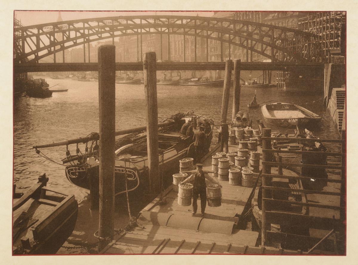 Zollkanal am Messberg (aus dem Album "Hamburg: Land und Leute der Niederelbe")