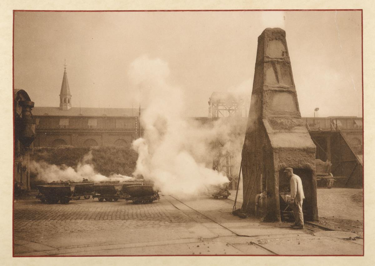 Verbrennungsanstalt. Ablöschen der Schlacken (aus dem Album "Hamburg: Land und Leute der Niederelbe")