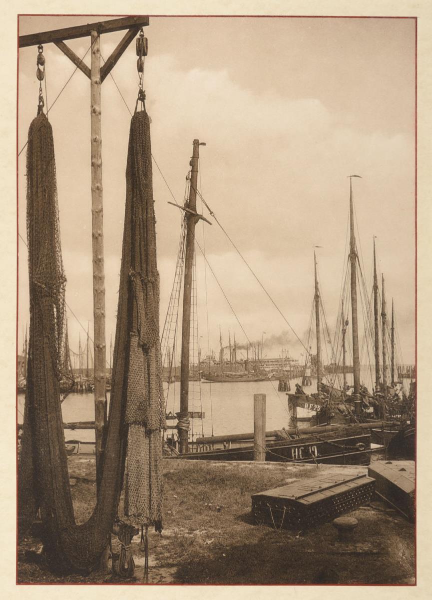 Cuxhaven. Hochseefischereihafen (aus dem Album "Hamburg: Land und Leute der Niederelbe")