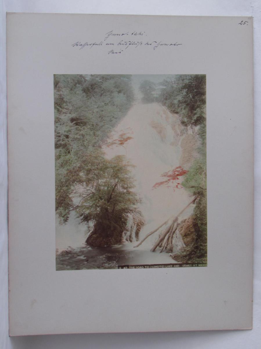 Yuno - taki. Wasserfall am Zufluß des Yumoto Sees