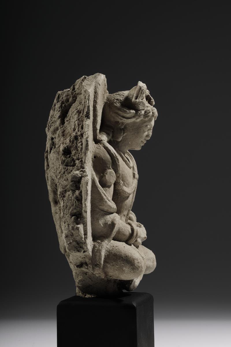 Der zukünftige Buddha Maitreya in Meditationssitz