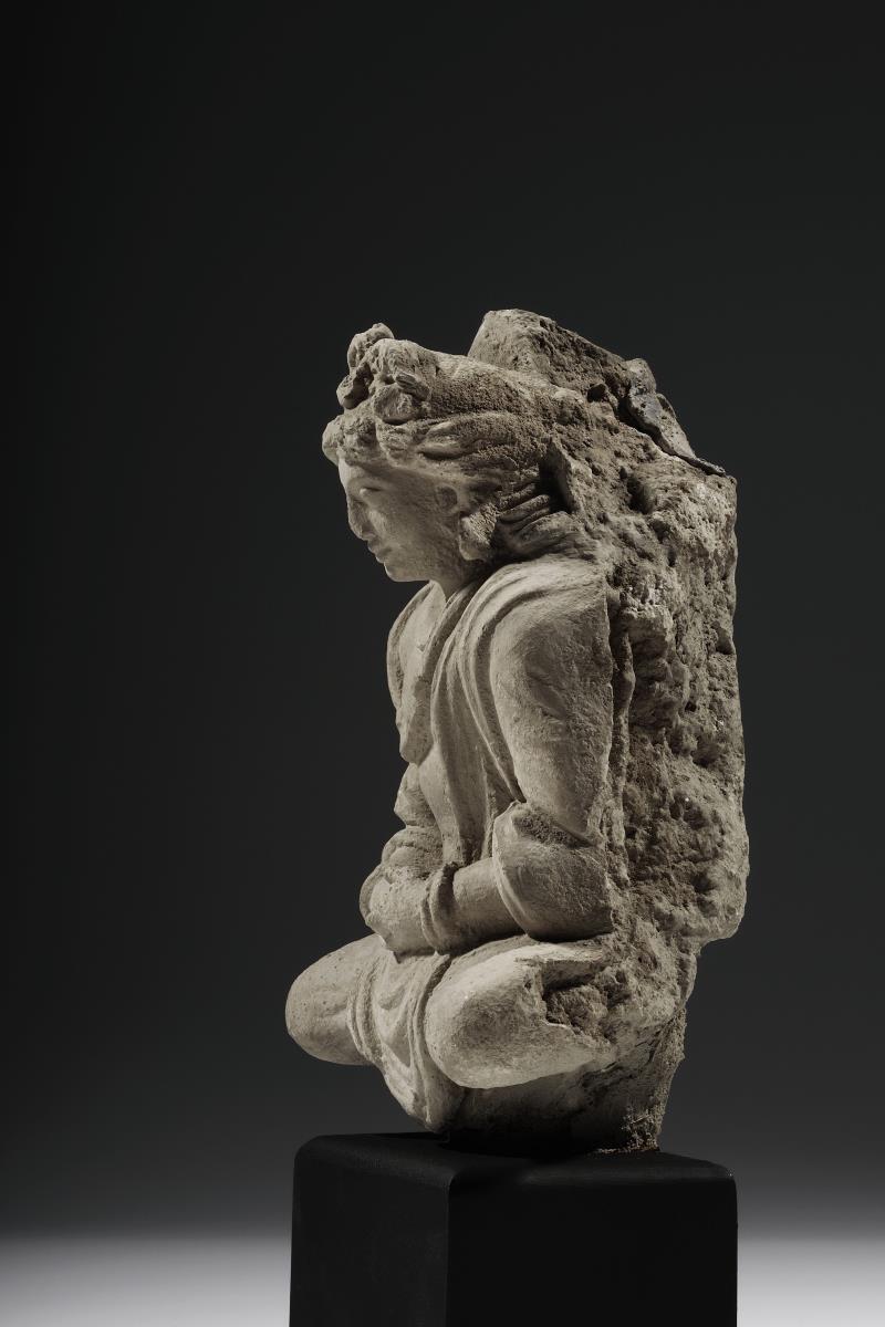 Der zukünftige Buddha Maitreya in Meditationssitz