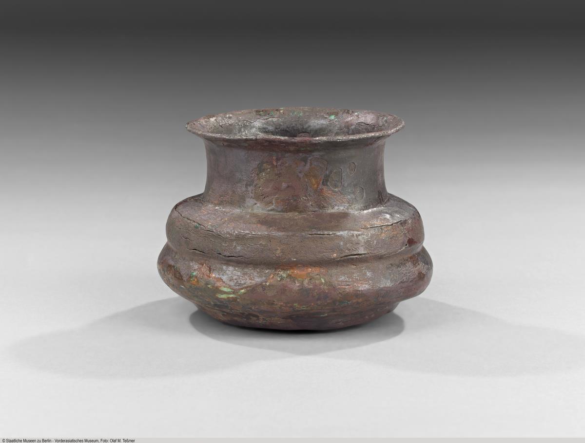 Bronze-Becher