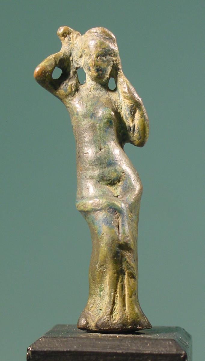Venusstatuette mit um den Unterkörper drapiertem Gewand