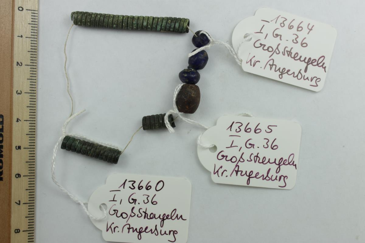 Bernsteinperle; Glasperlen; Spiralröllchen