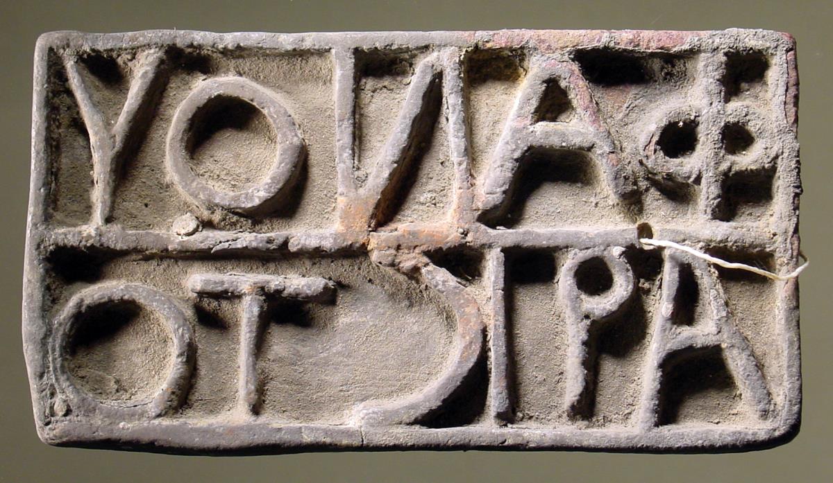 Rechteckiger Stempel mit griechischer Inschrift (von unten nach oben): APICTO / ΦANOY
