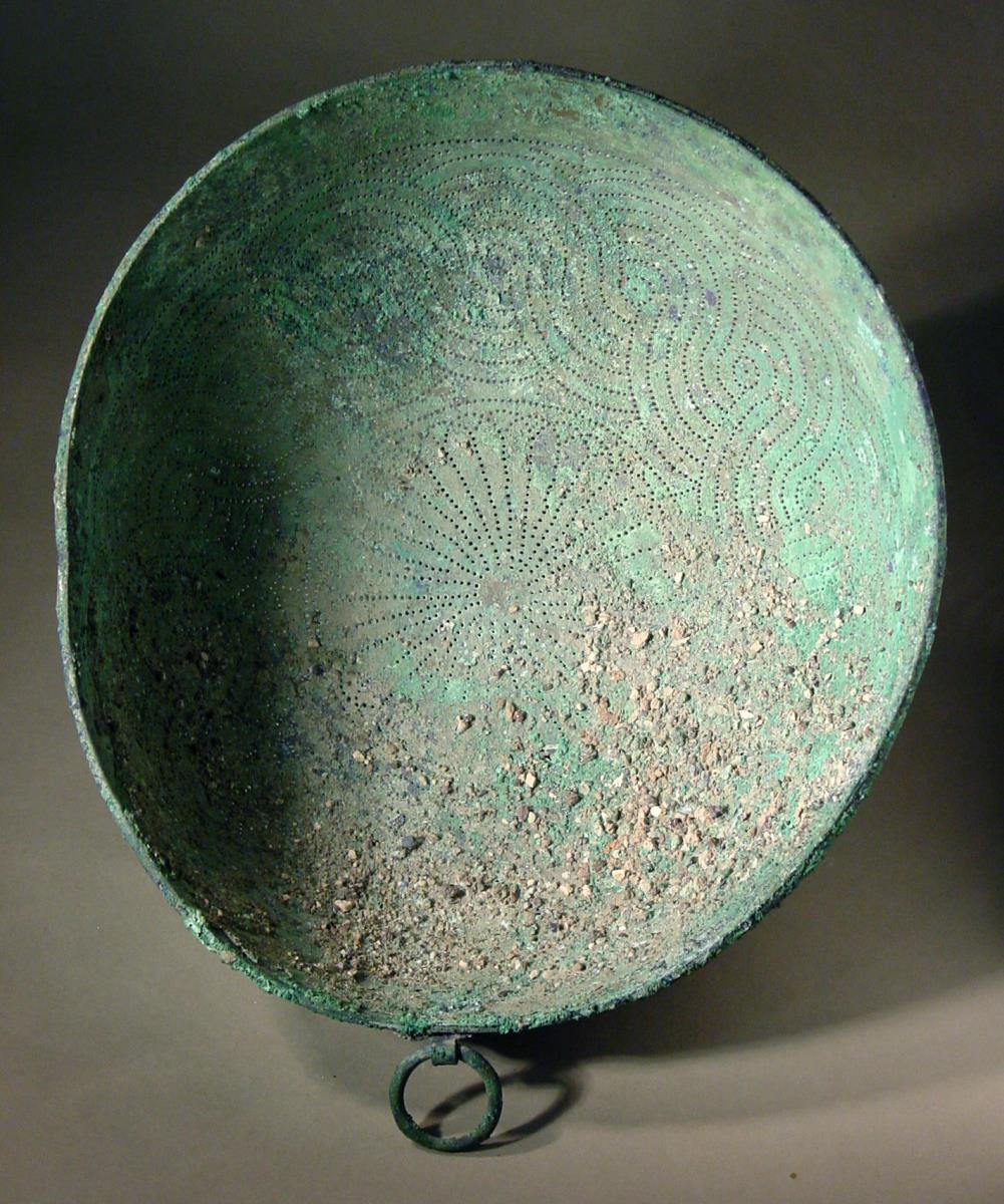 Römische Siebschale mit Ringöse