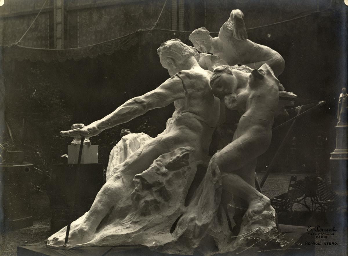 Das Denkmal für Victor Hugo in der Salon-Ausstellung, Paris 1897 (nach links)