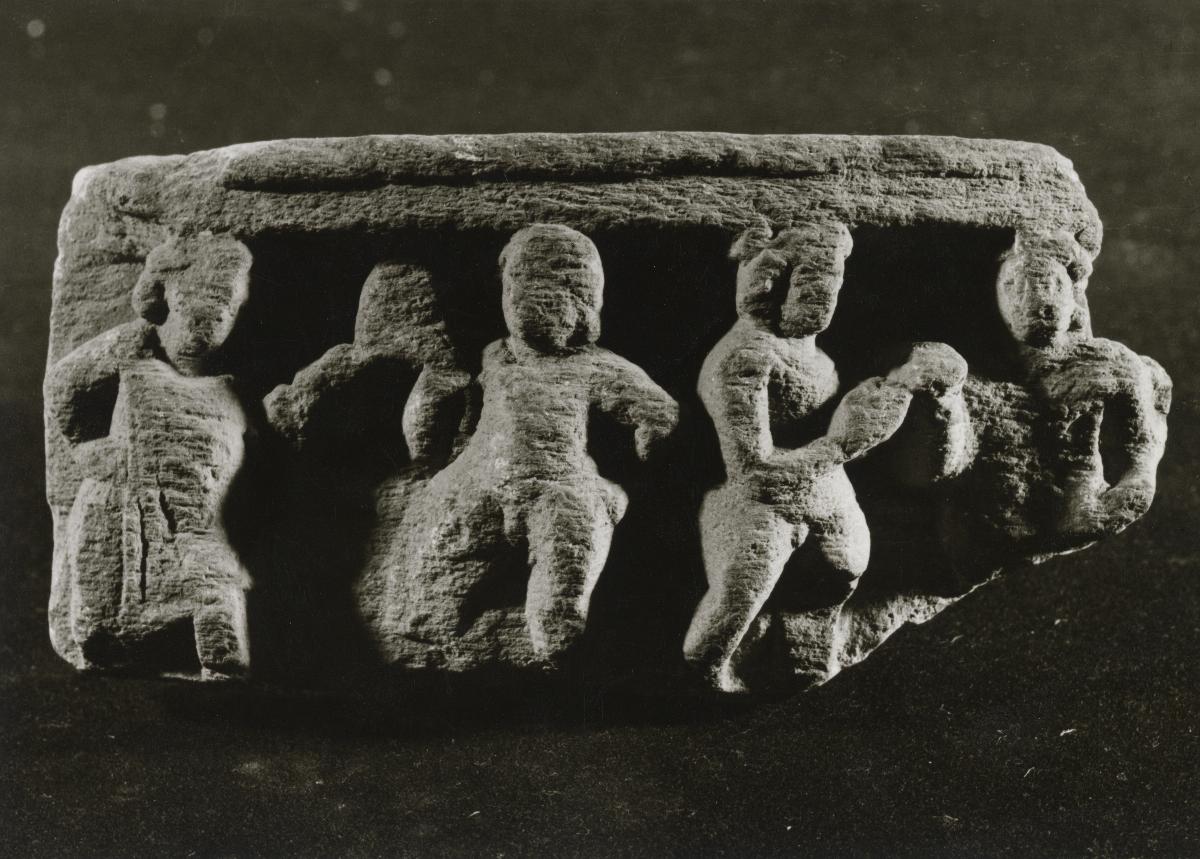 Schmuckfries (Fragment): Vier Yaksha-Eroten in Zweiergruppen
