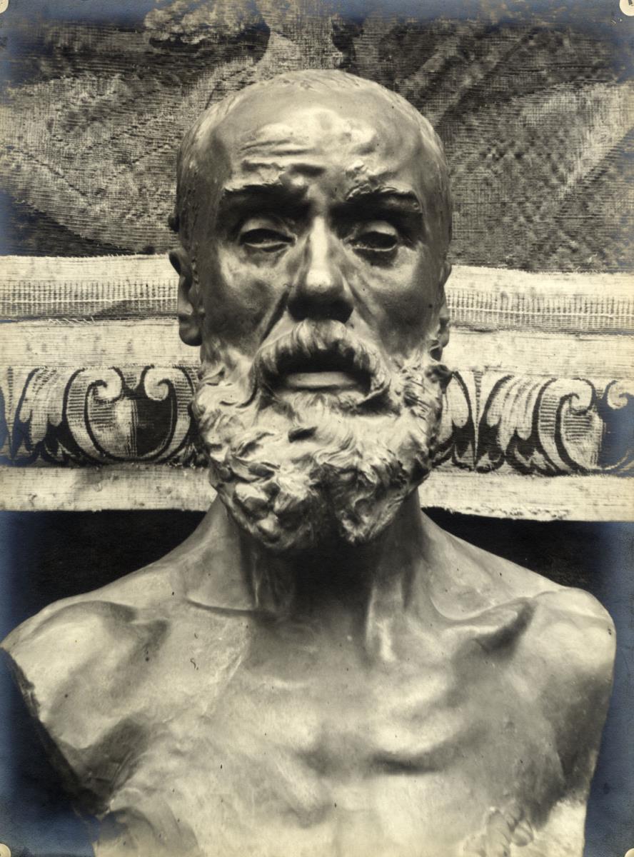 Die Büste Jean-Paul Laurens im Musée du Luxembourg (en face)