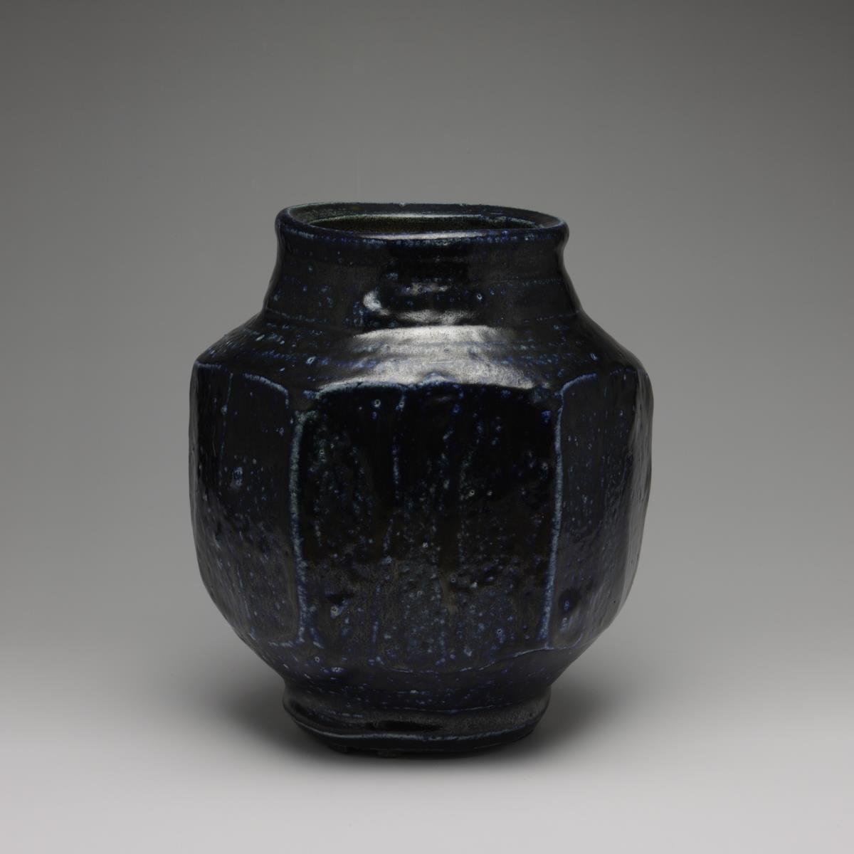 Sechseckige Vase