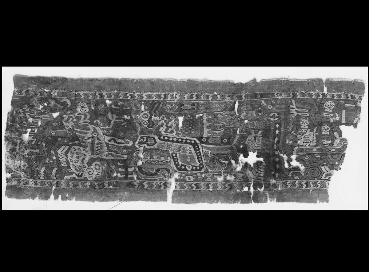 Breiter Zierstreifen mit figürlichen und geometrischen Motiven