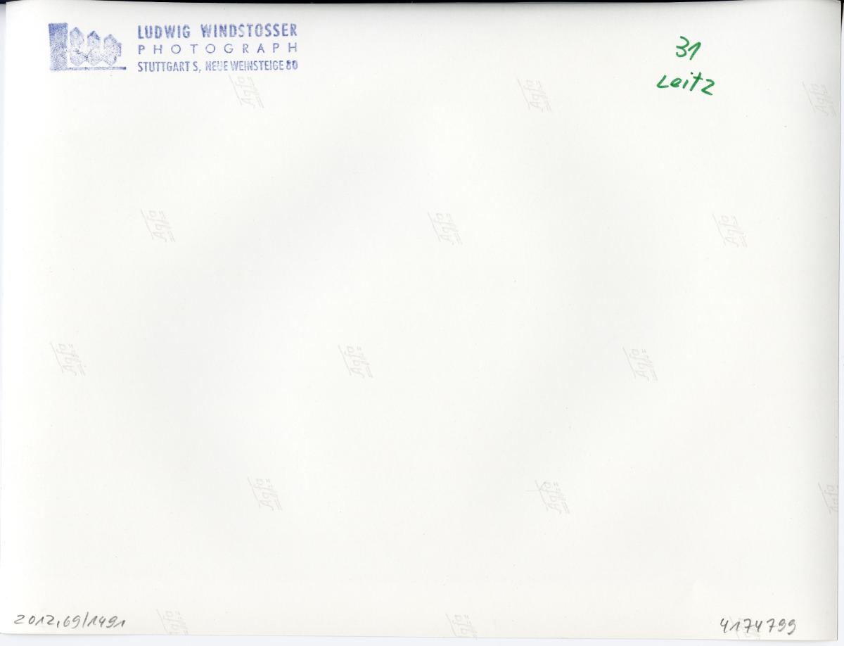 Leitz, Das 1898 fertiggestellte erste Fabrikgebäude der Firma Leitz