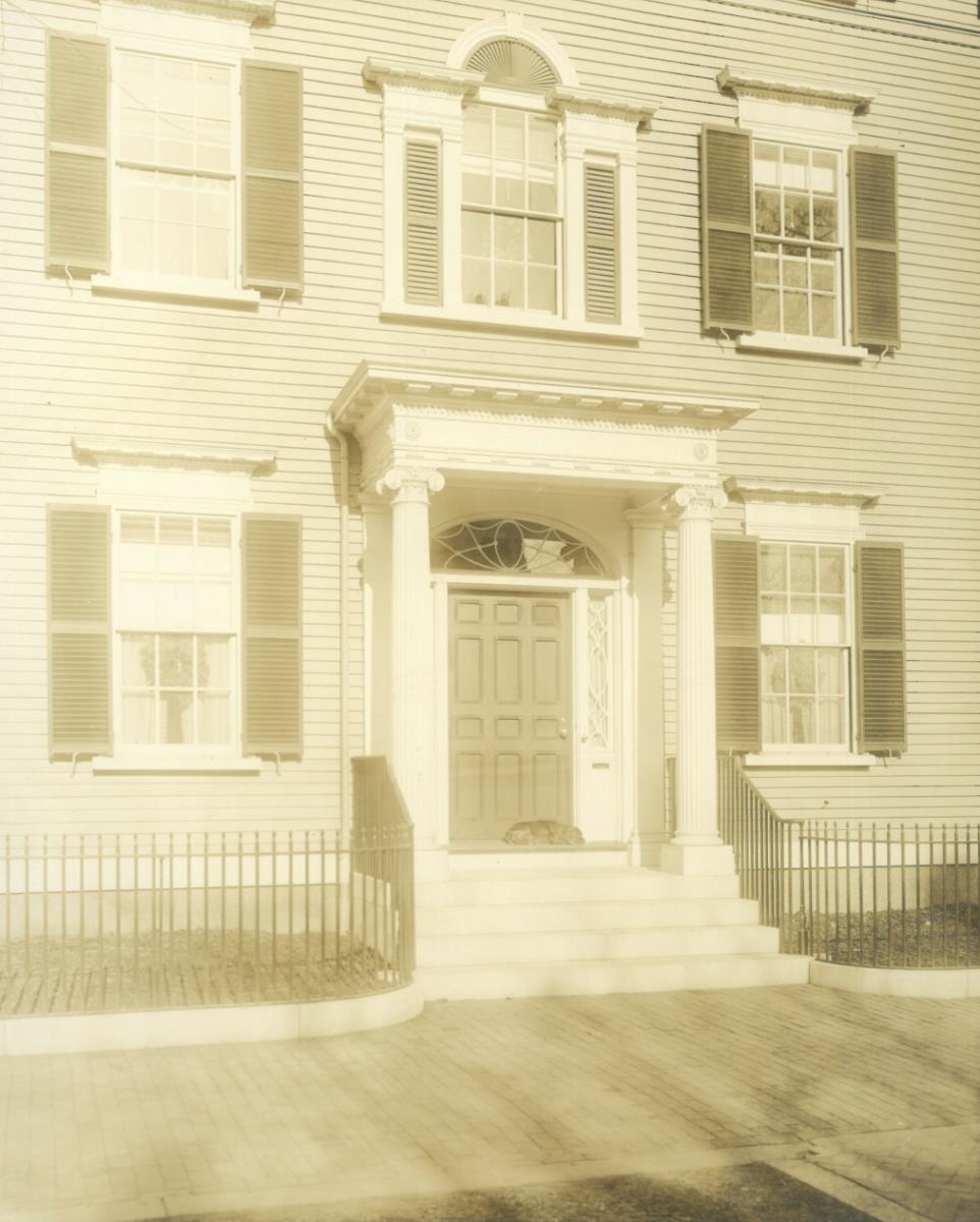 Salem, 34, Chestnut Street, Stephen Phillips Memorial Trust house / West-Phillips house, Hauseingang