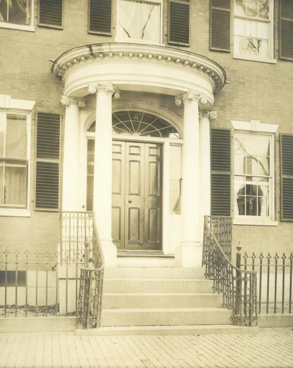 Salem, 21-23, Chestnut Street, Pickering-Mack-Stone Double House, Hauseingang