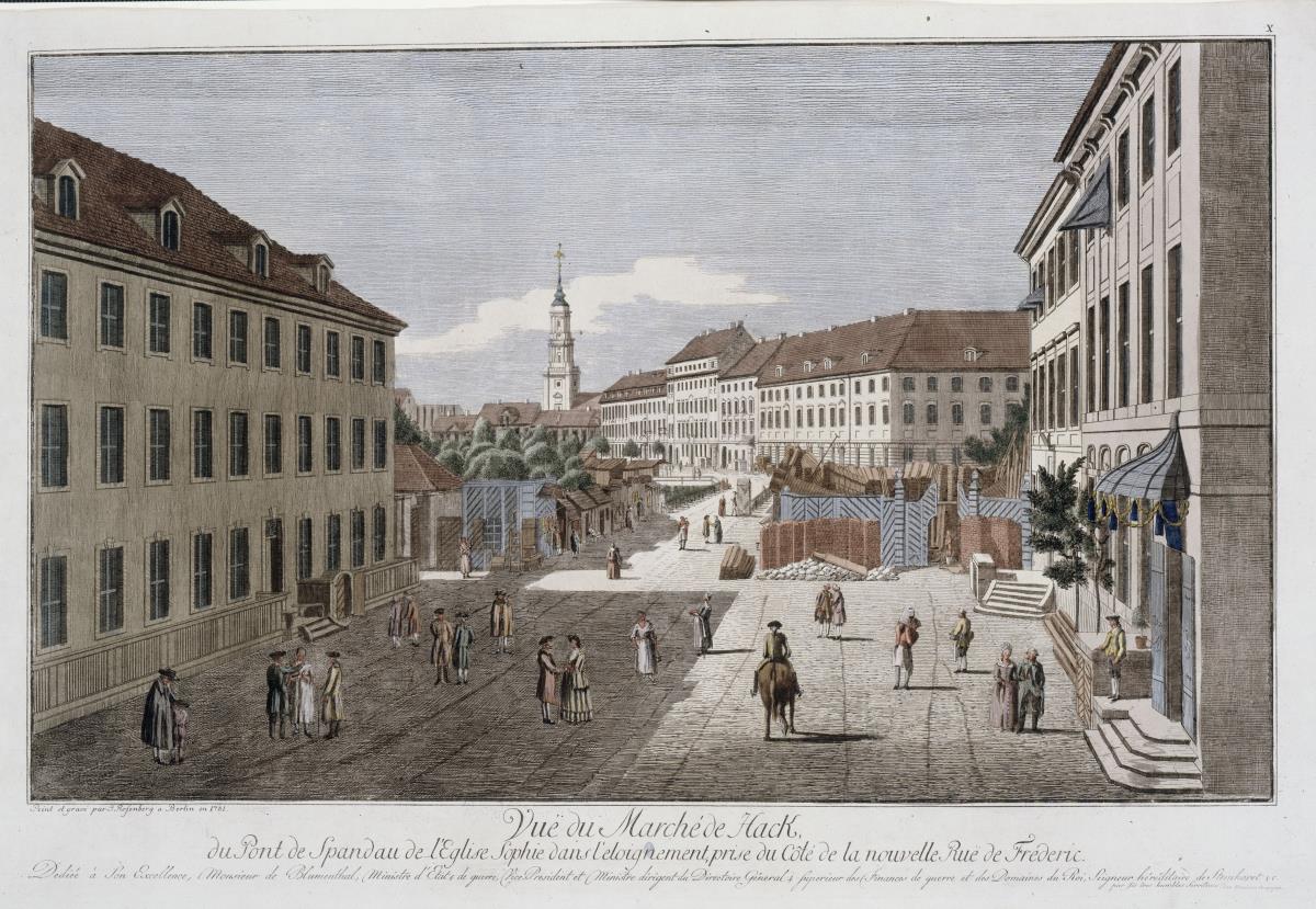 Blick von der Neuen Friedrichstraße auf den Hackeschen Markt - im Hintergrund Sophienkirche und Spandauer Brücke