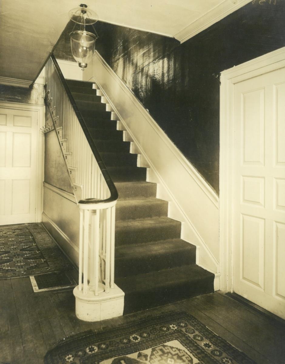Salem, 393, Essex Street, Lindall-Barnard-Andrews House, Treppe