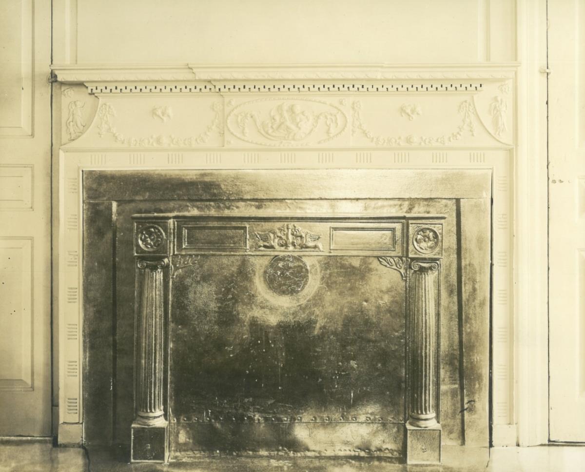 Salem, 125 Derby Street, Captain Edward Allen House, Kamin