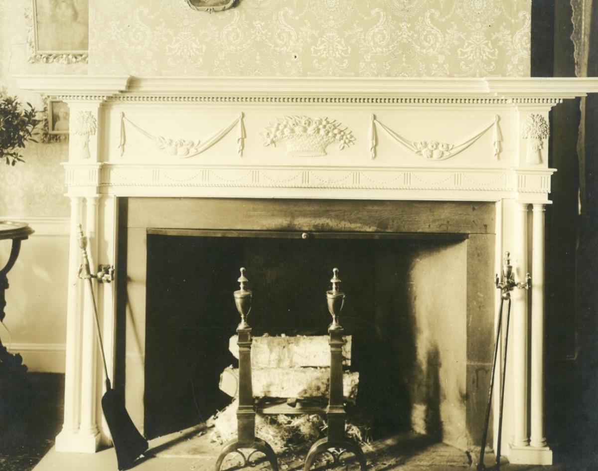 Salem, 393, Essex Street, Lindall-Barnard-Andrews House, Kamin