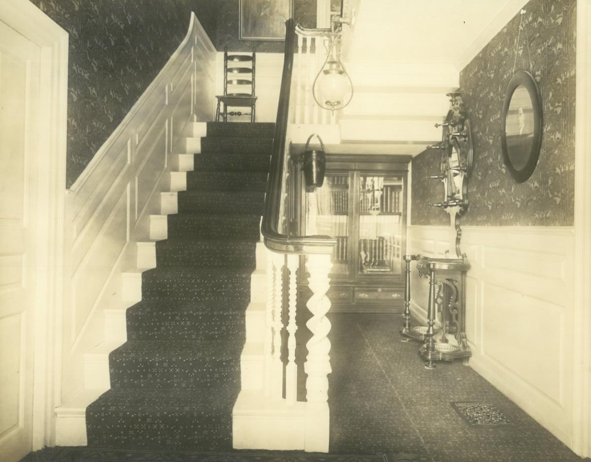 Salem, 93, Federal Street, William R. Colly House, Treppe
