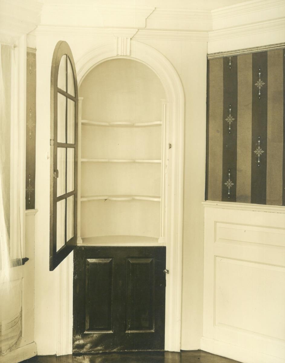 Salem, 125, Derby Street, Captain Edward Allen House, Wandschrank