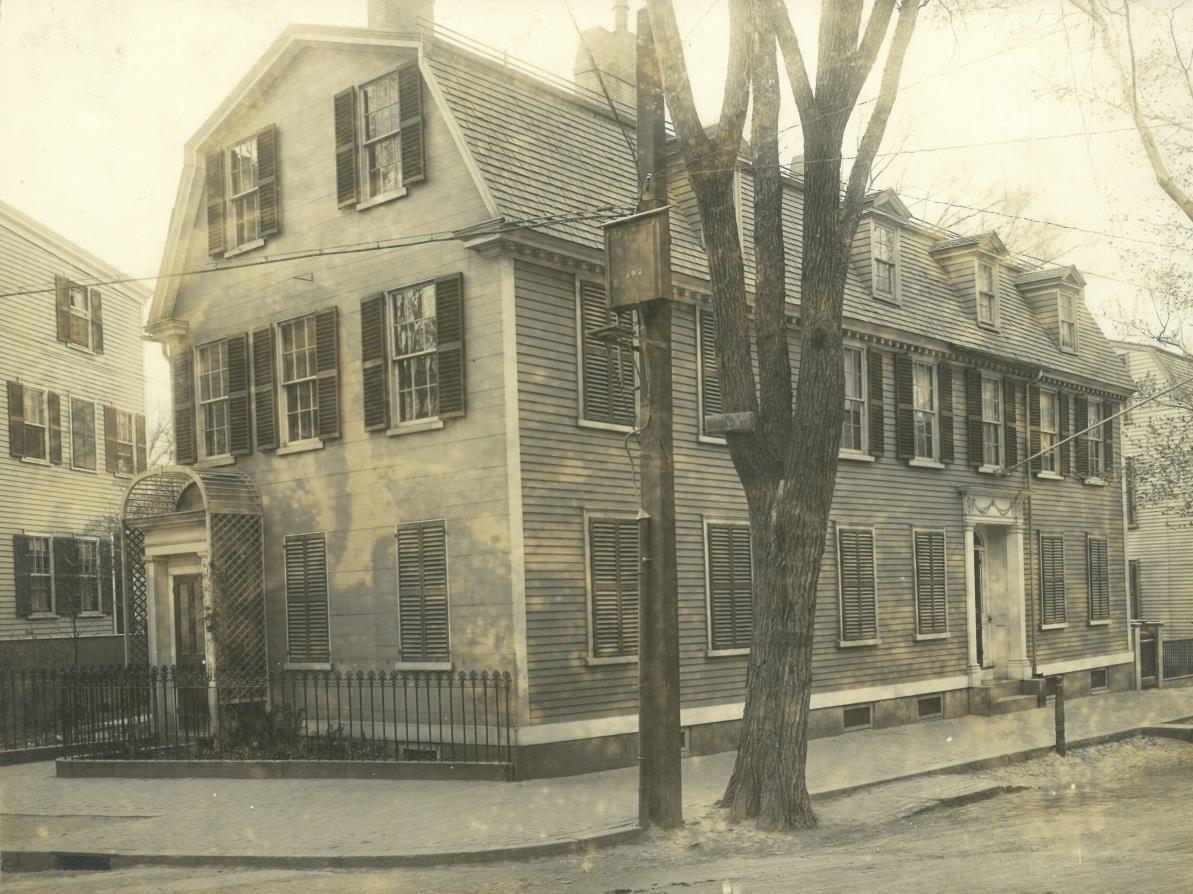 Salem, Haus: Bronne House