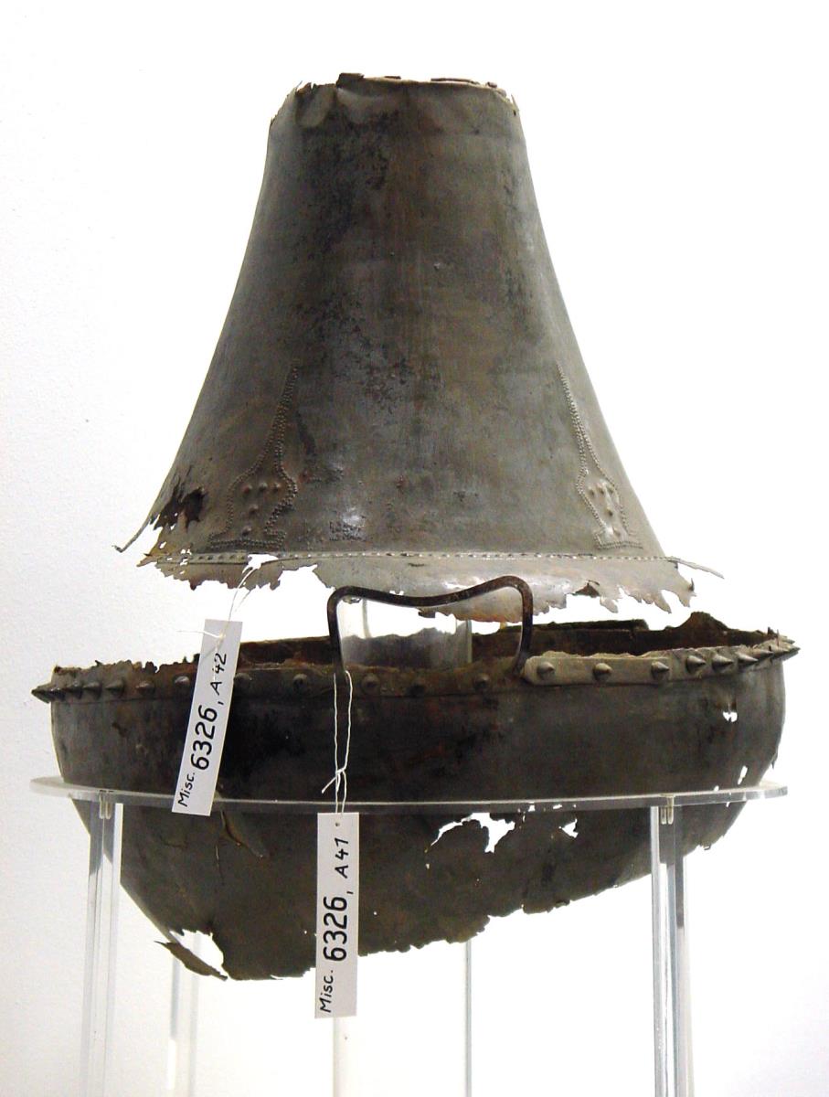 Stück (Unterteil) einer dickbauchigen Amphora (zusammen mit Misc. 6326, A 42)