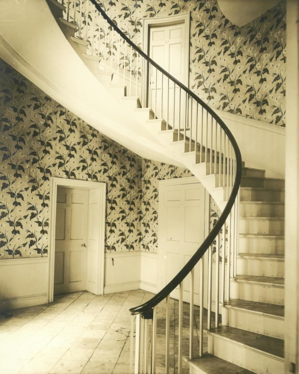 Waltham, Governor Gore Mansion, Treppe