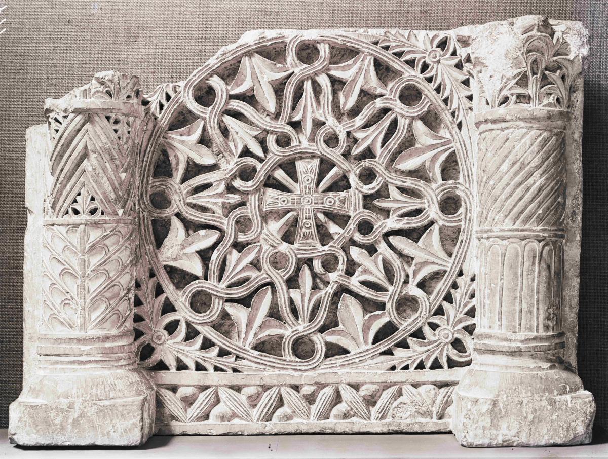 Ornamentierte Schrankenplatte