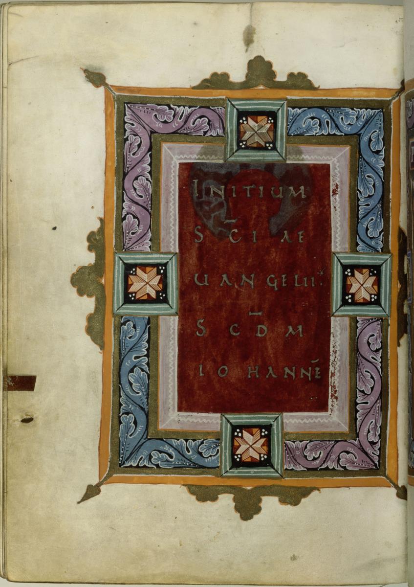 Evangeliar aus dem Abdinghofkloster Sankt Peter und Paul in Paderborn. Schrifttafel mit ornamentaler Umrandung