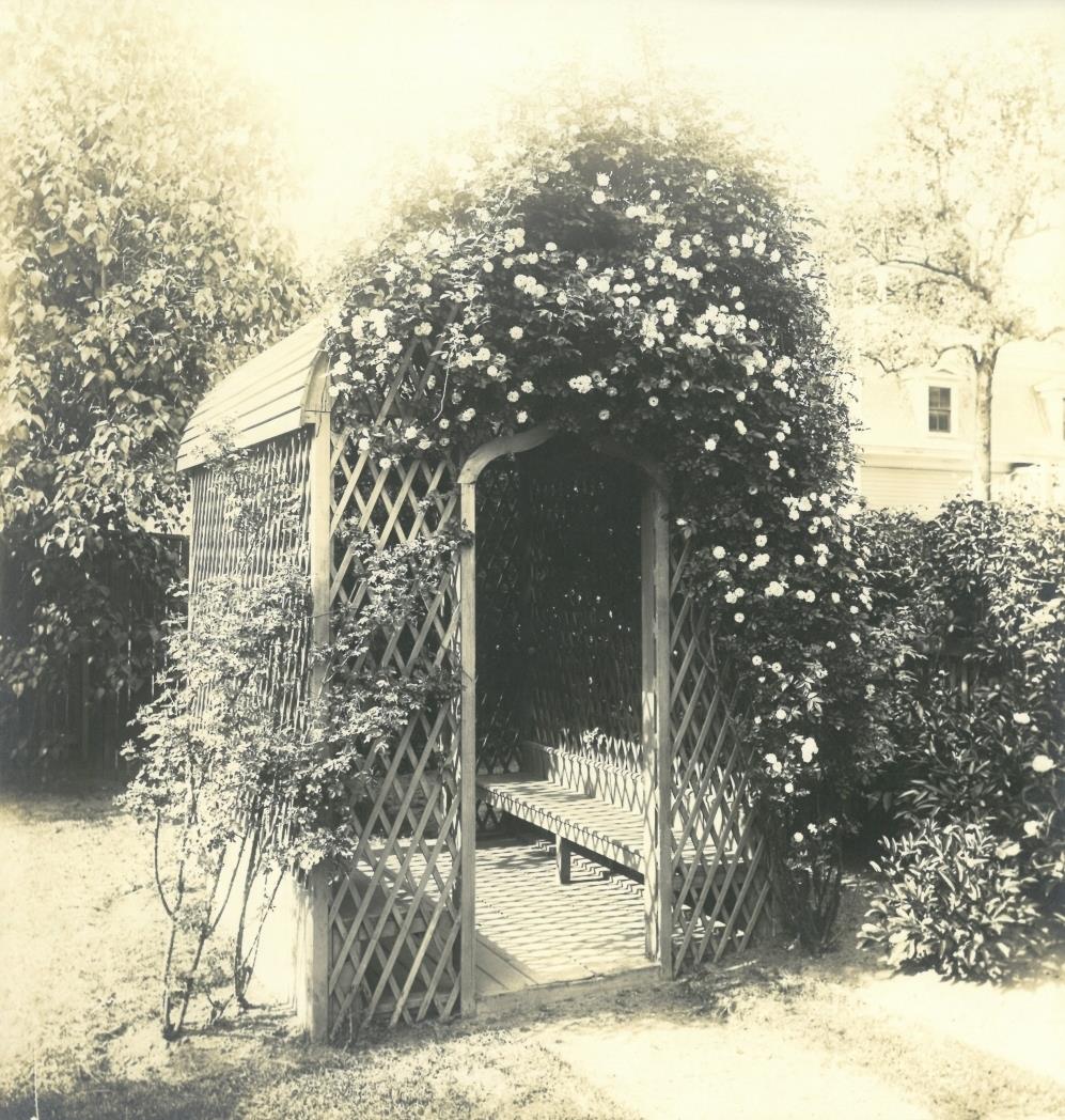 Salem, Garten mit Gartenhäuschen