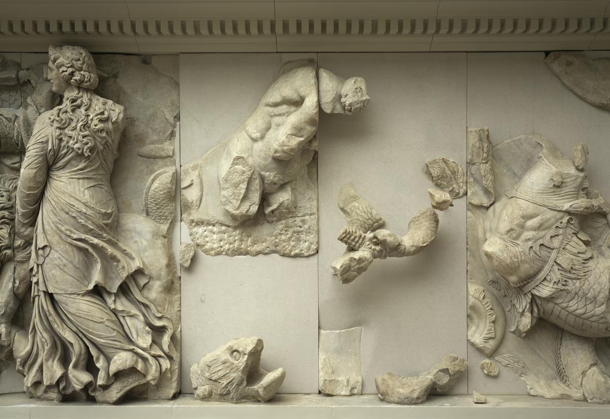 Pergamonaltar, Nordfries - Ausschnitt: "Löwengöttin" (Keto ?)