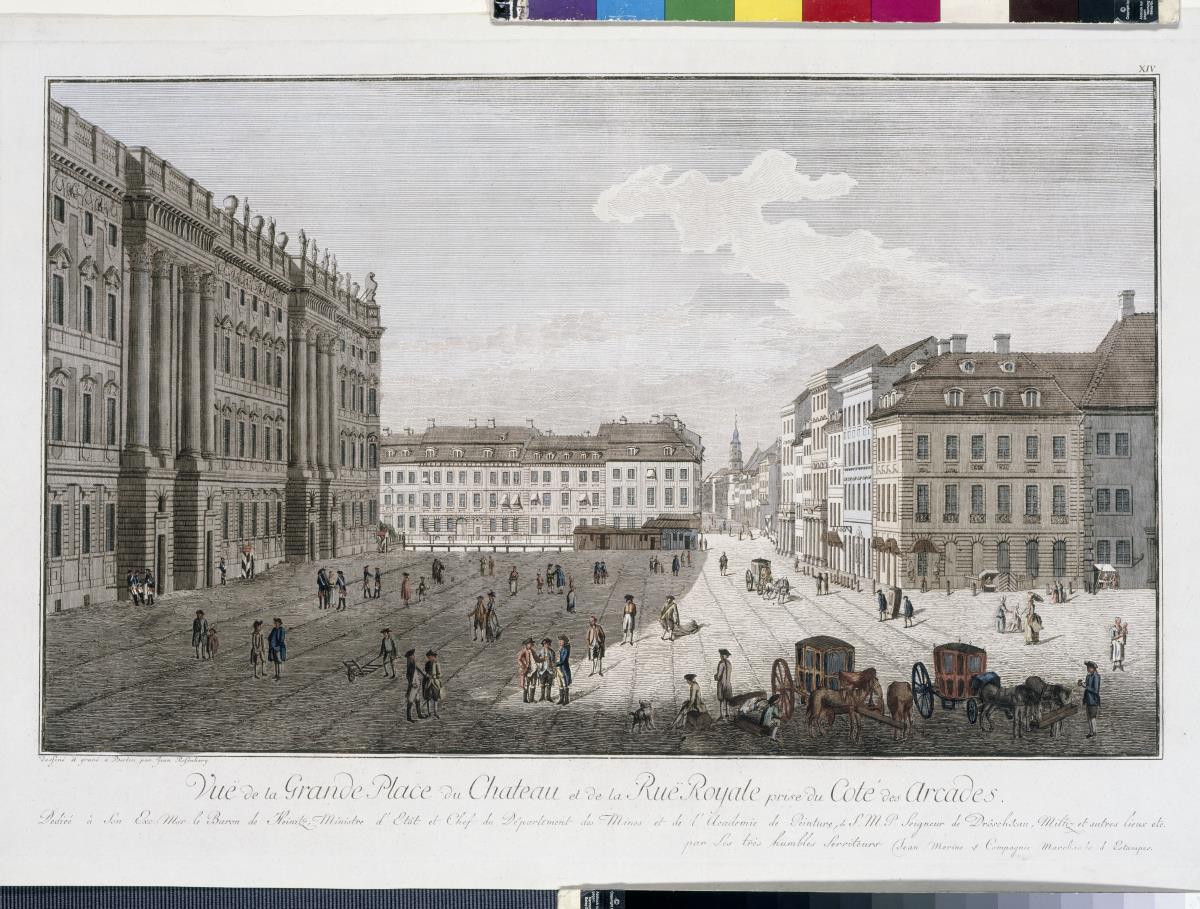 Blick von den Arkaden zum Schlossplatz